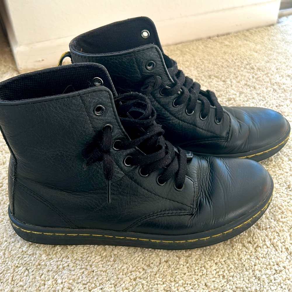 Dr. Martens Newton Boot 8-eye